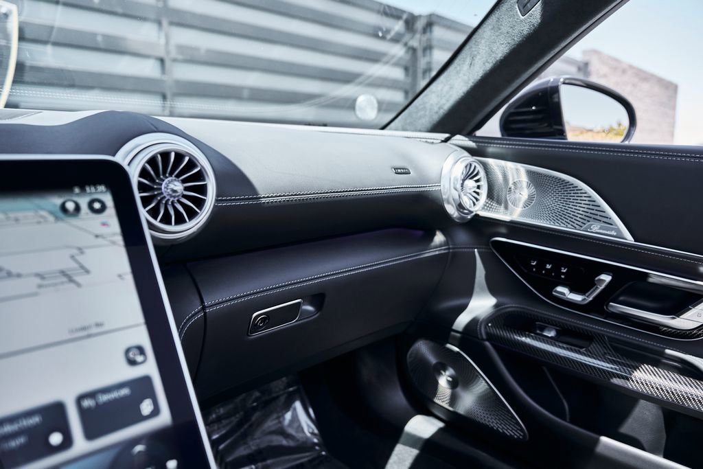 Used 2022 Mercedes-Benz SL 63 AMG 4MATIC w/ AMG Aerodynamic Package image 70