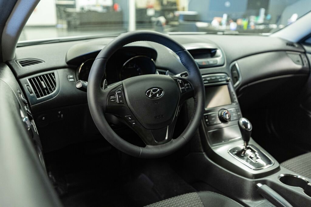 Used 2012 Hyundai Genesis 2.0T RWD image 9