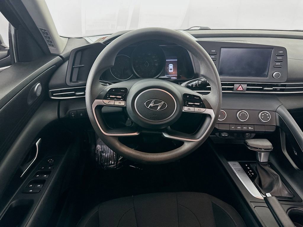 Used 2022 Hyundai Elantra SE image 27