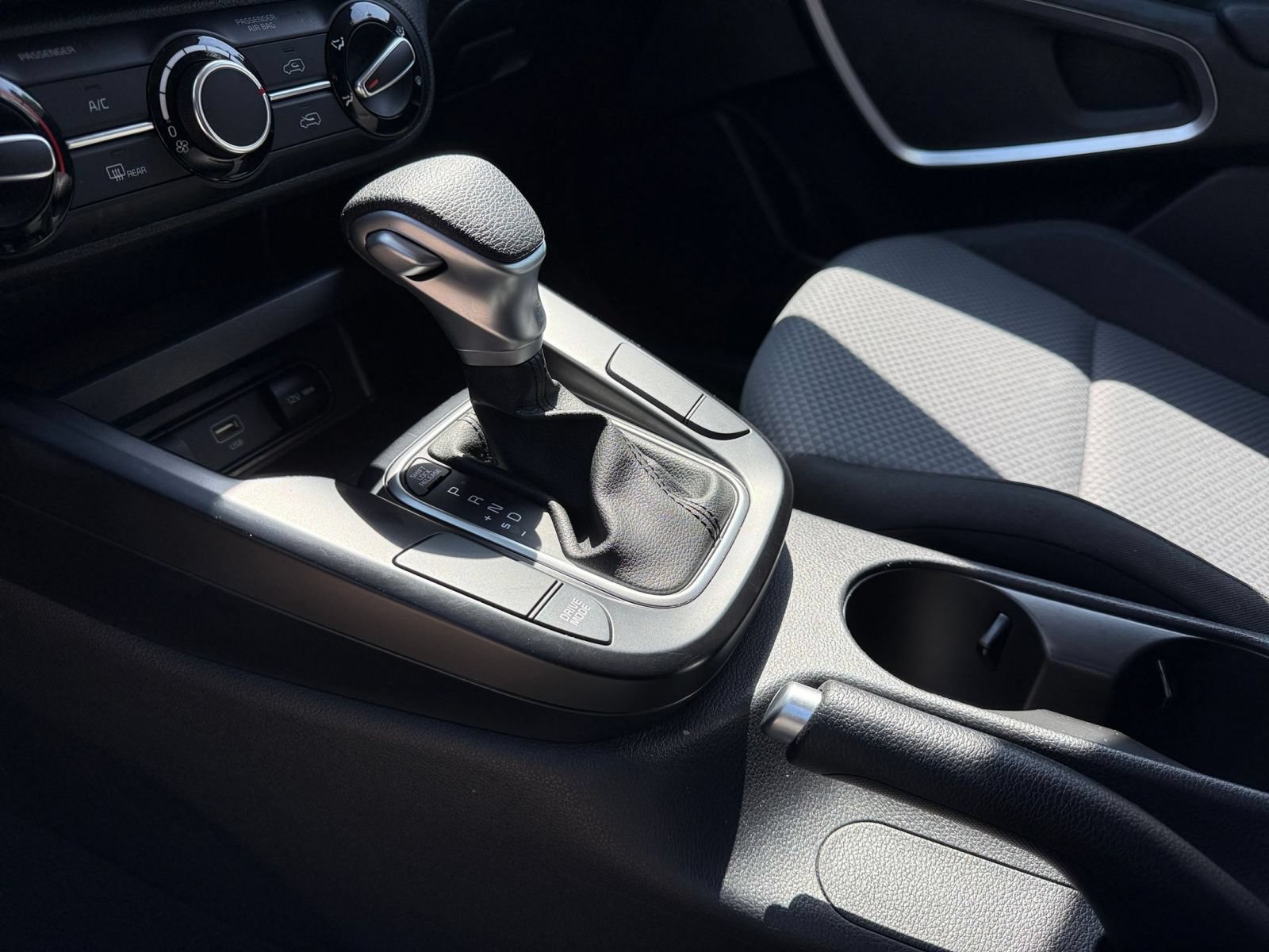 Used 2025 Kia Soul LX w/ LX Technology Package FWD image 37