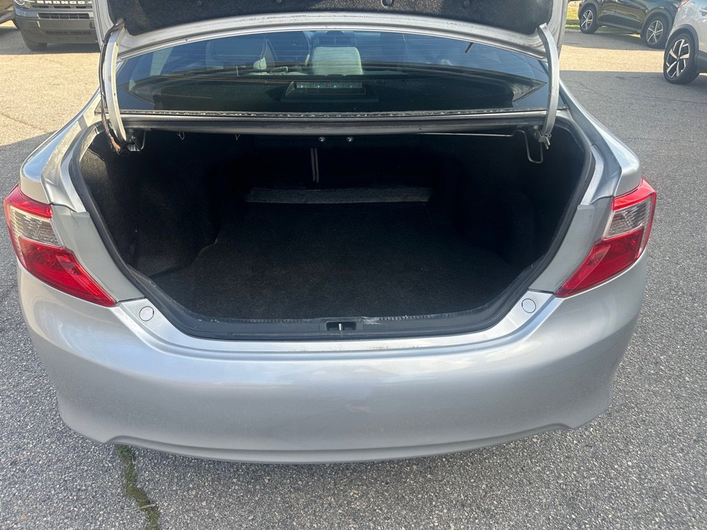 Used 2013 Toyota Camry XLE w/ Preferred Accessory Pkg image 9