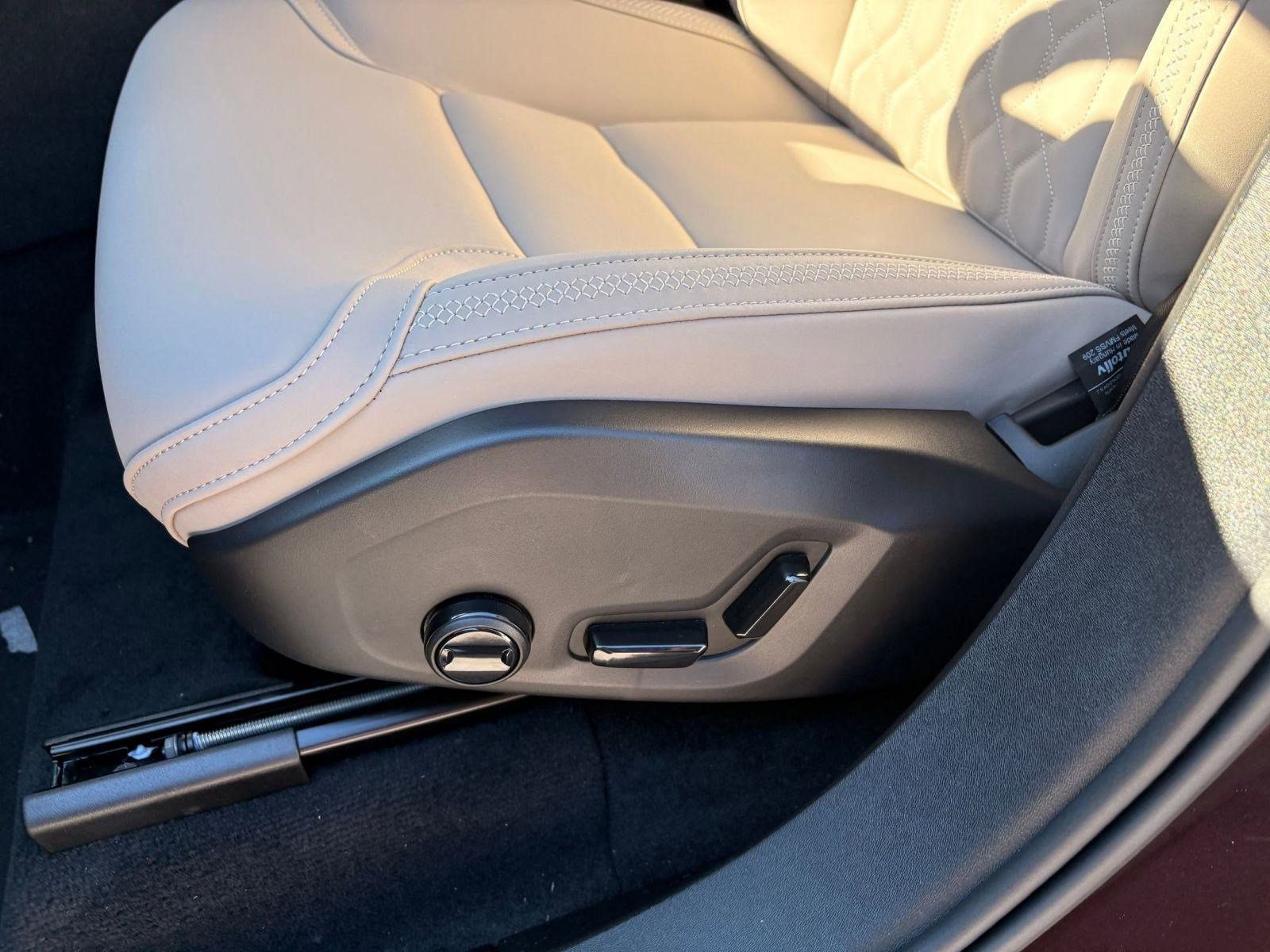 New 2026 Volvo XC90 T8 Plus w/ Protection Package image 14