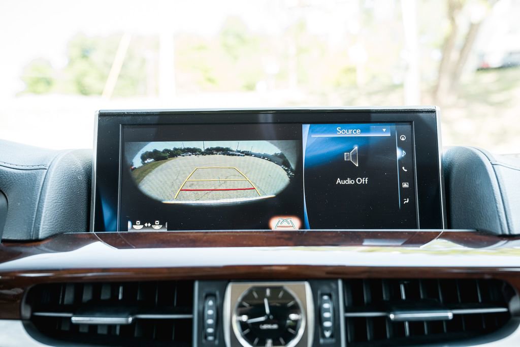 Used 2021 Lexus LX 570 4WD w/ Luxury Package image 22