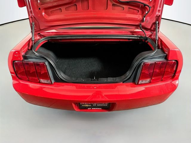 Used 2009 Ford Mustang Convertible image 23