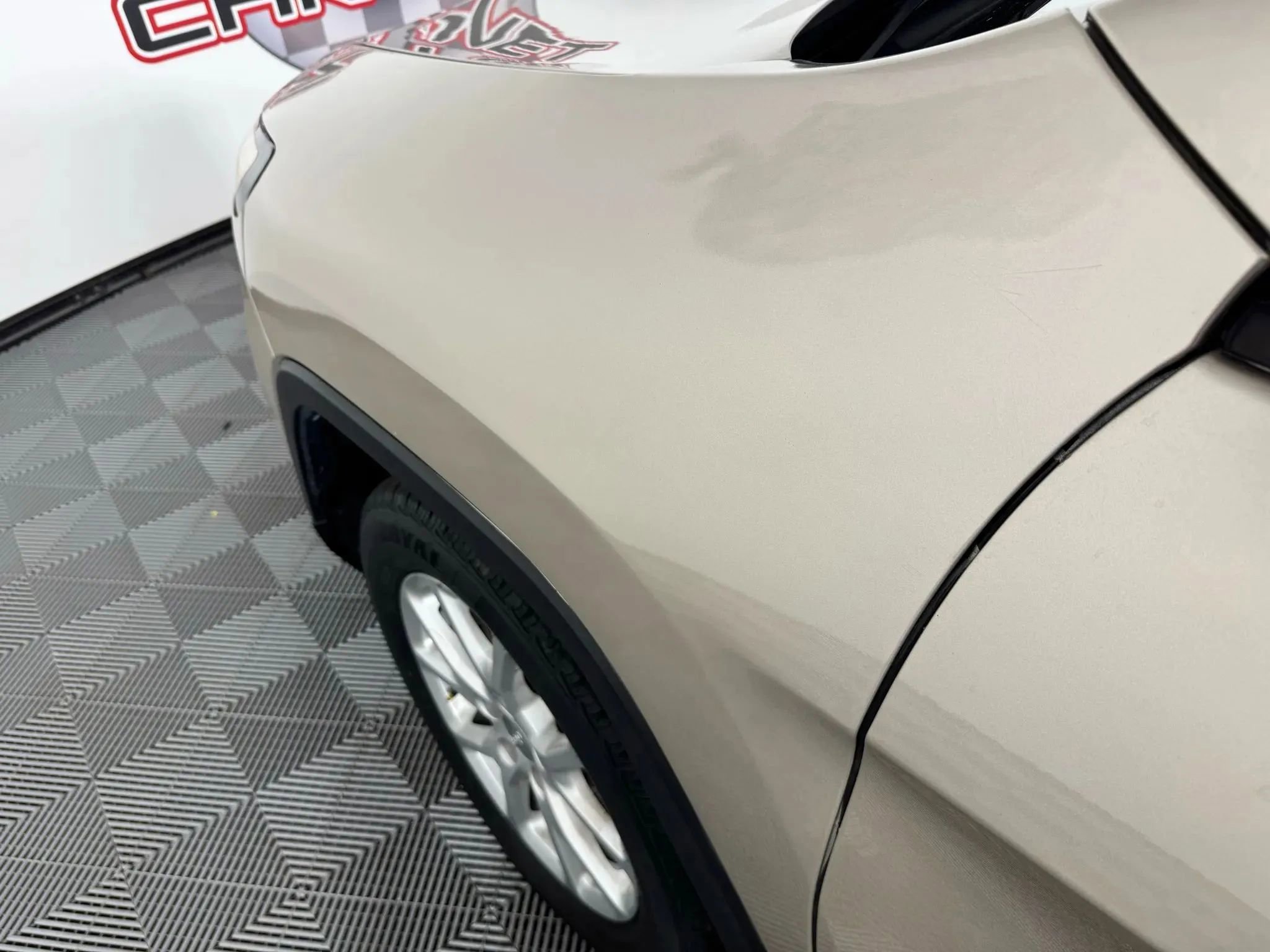 Used 2015 Jeep Cherokee Sport image 21