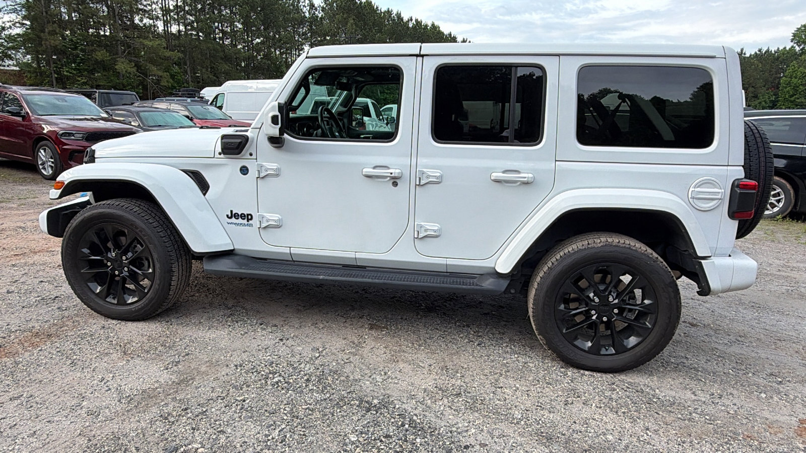 Used 2021 Jeep Wrangler Unlimited Sahara AWD/4WD image 11