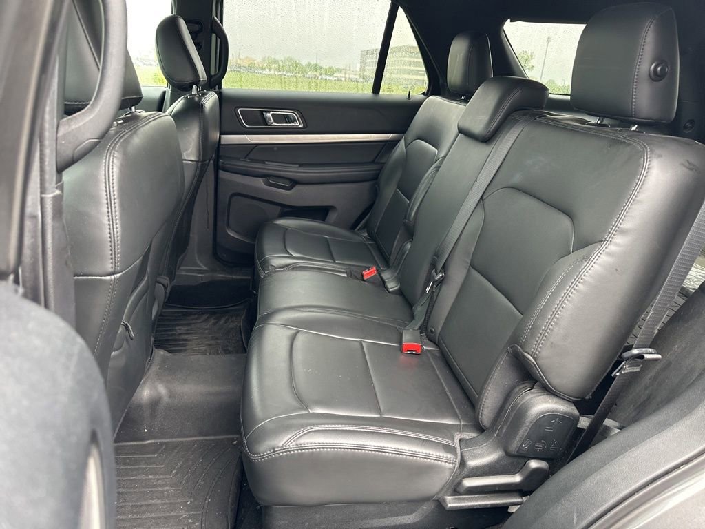 Used 2019 Ford Explorer XLT w/ Equipment Group 202A AWD/4WD image 15