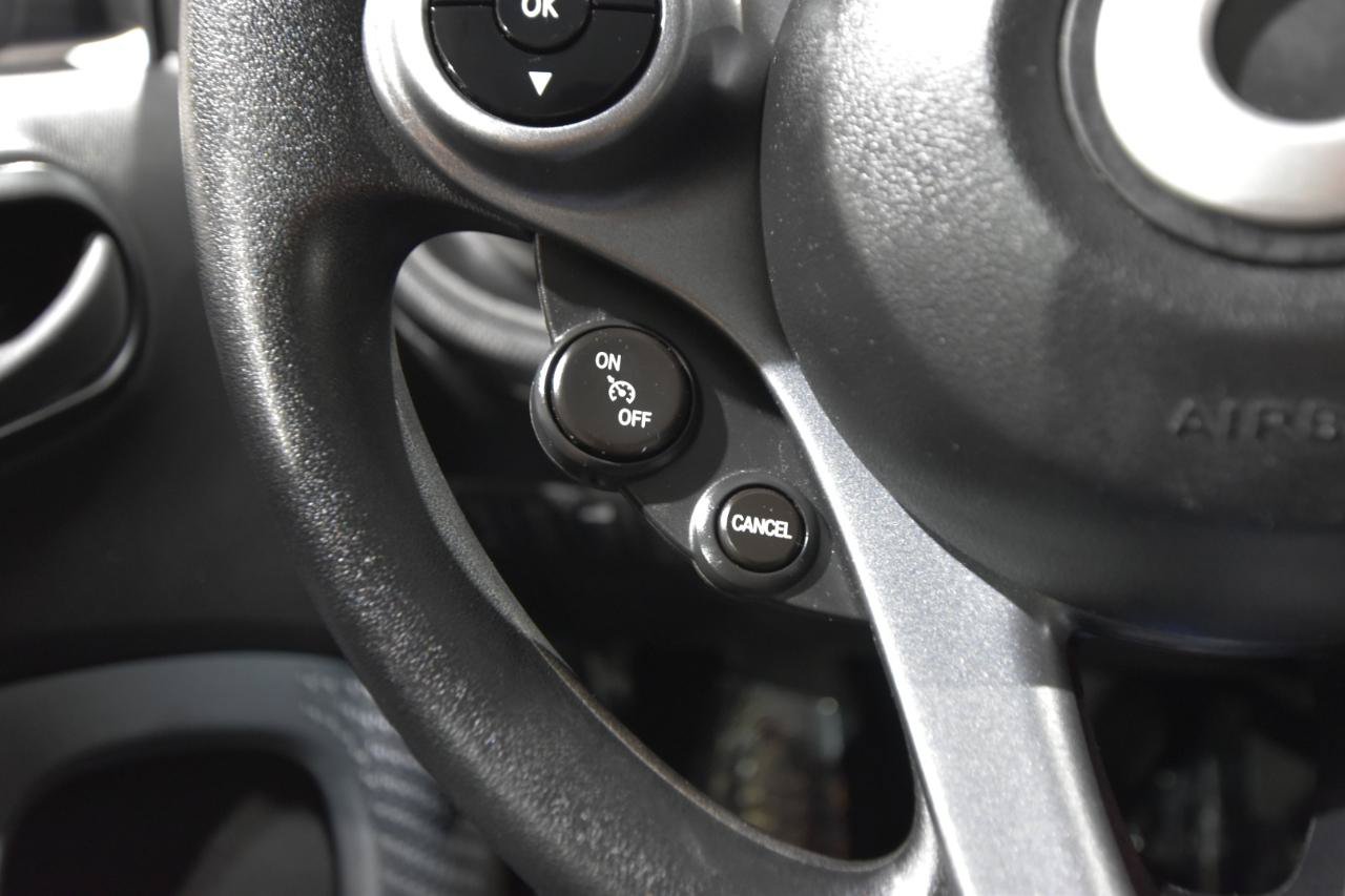 Used 2016 smart fortwo pure RWD image 10