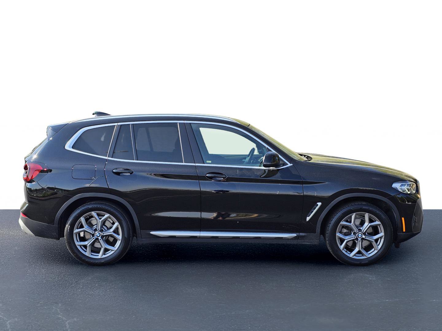 Used 2023 BMW X3 sDrive30i w/ Premium Package image 7