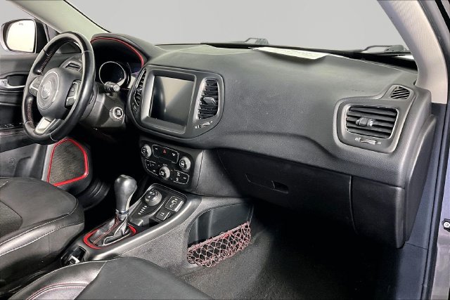 Used 2020 Jeep Compass Trailhawk AWD/4WD image 25