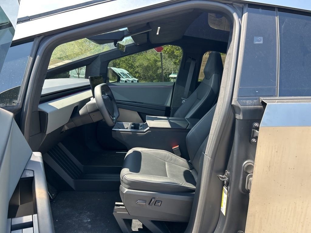 Used 2025 Tesla Cybertruck AWD Crew Cab image 15