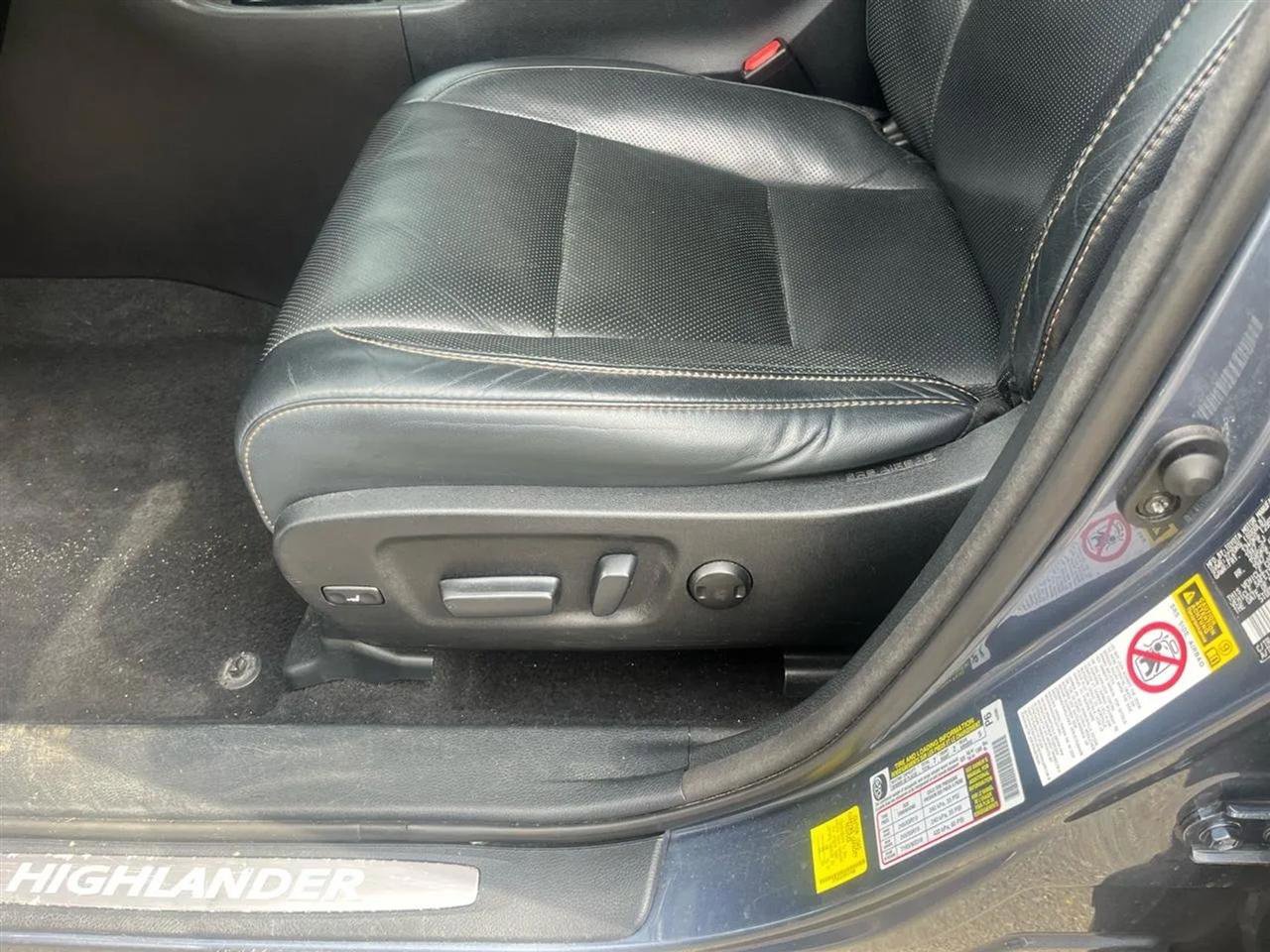 Used 2015 Toyota Highlander Limited image 11