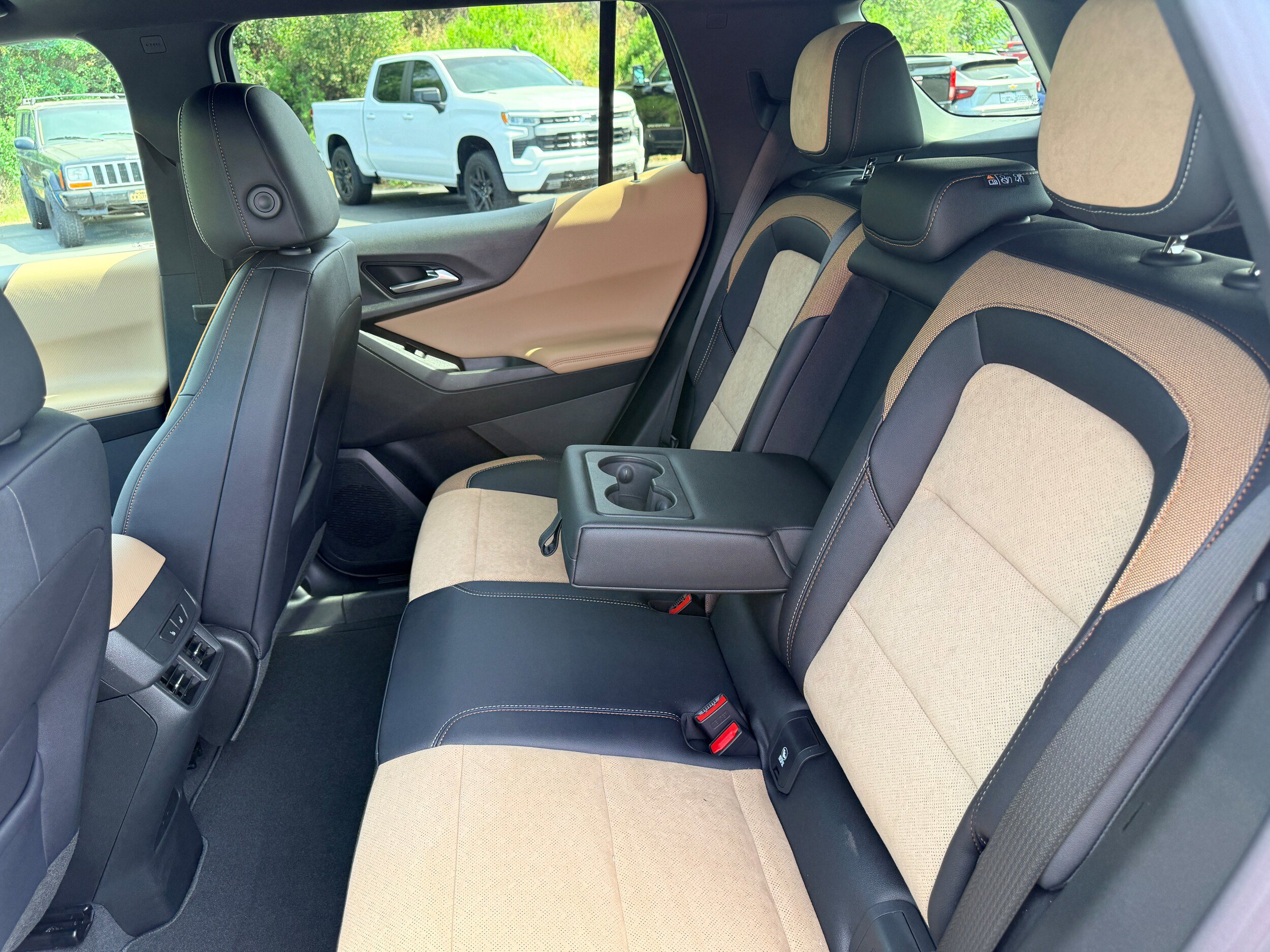 New 2026 Chevrolet Equinox ACTIV w/ Convenience Package III AWD/4WD image 9