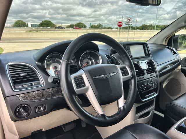 Used 2015 Chrysler Town & Country Touring w/ Driver Convenience Group FWD image 15