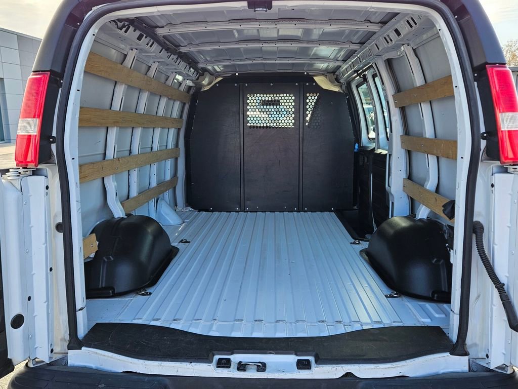 Used 2023 GMC Savana 2500 w/ Driver Convenience Package image 8