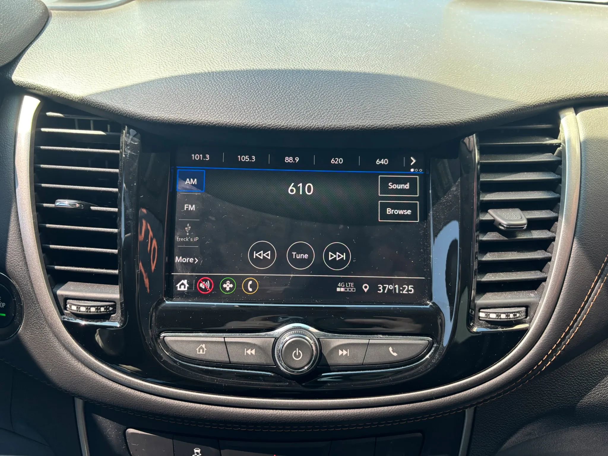 Used 2020 Chevrolet Trax LT w/ LT Convenience Package image 22