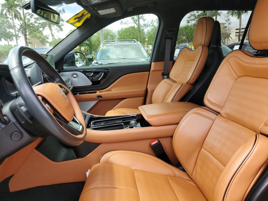 Certified 2023 Lincoln Aviator Black Label Grand Touring w/ Class IV Trailer Tow Package AWD/4WD image 22