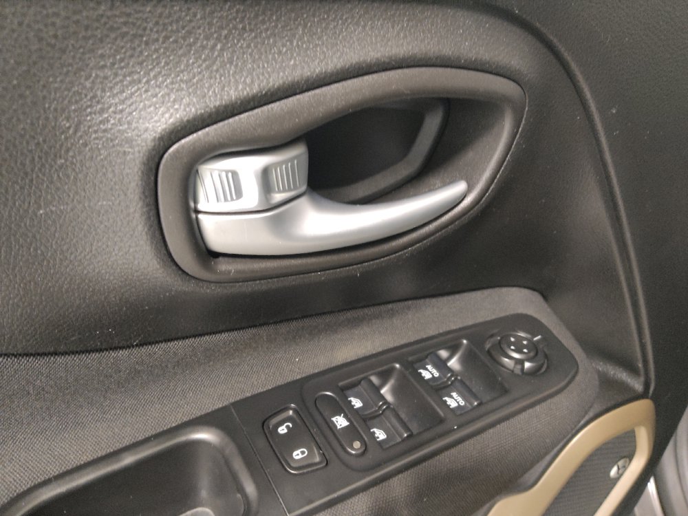 Used 2016 Jeep Renegade Latitude w/ Cold Weather Group AWD/4WD image 27