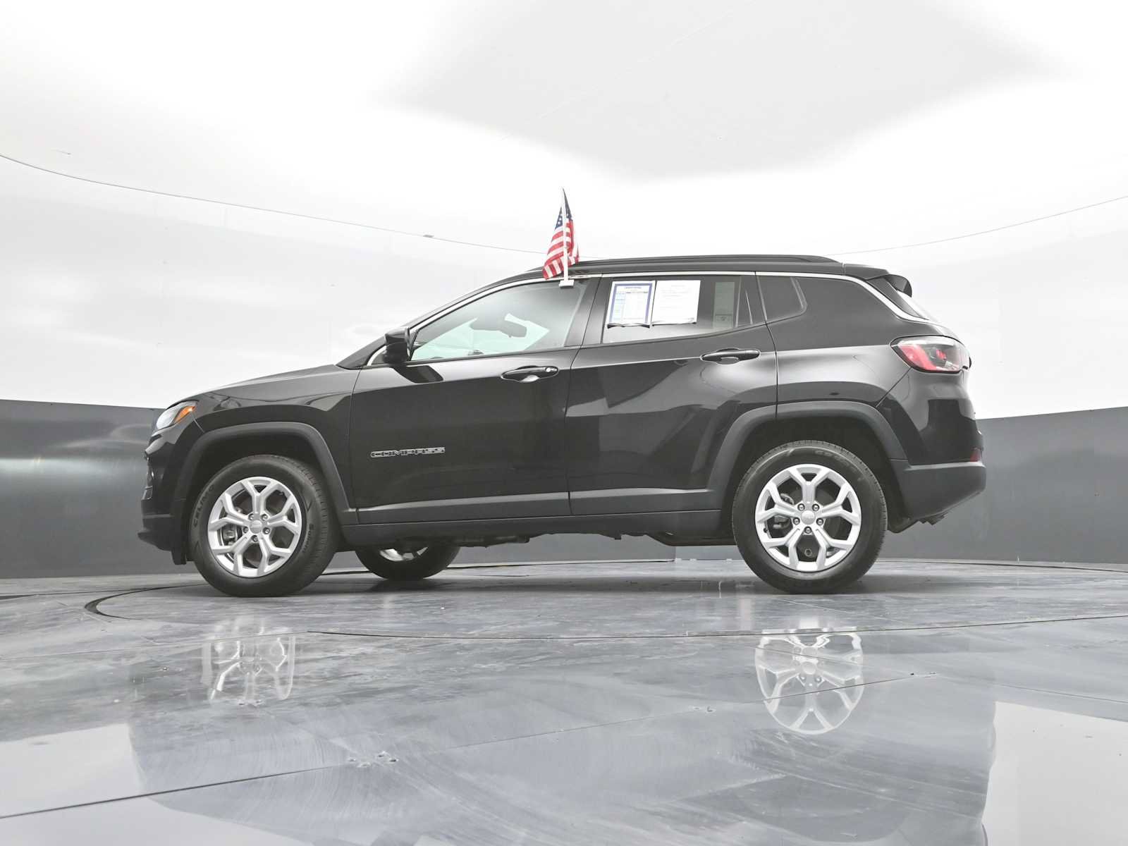 Used 2024 Jeep Compass Latitude AWD/4WD image 36