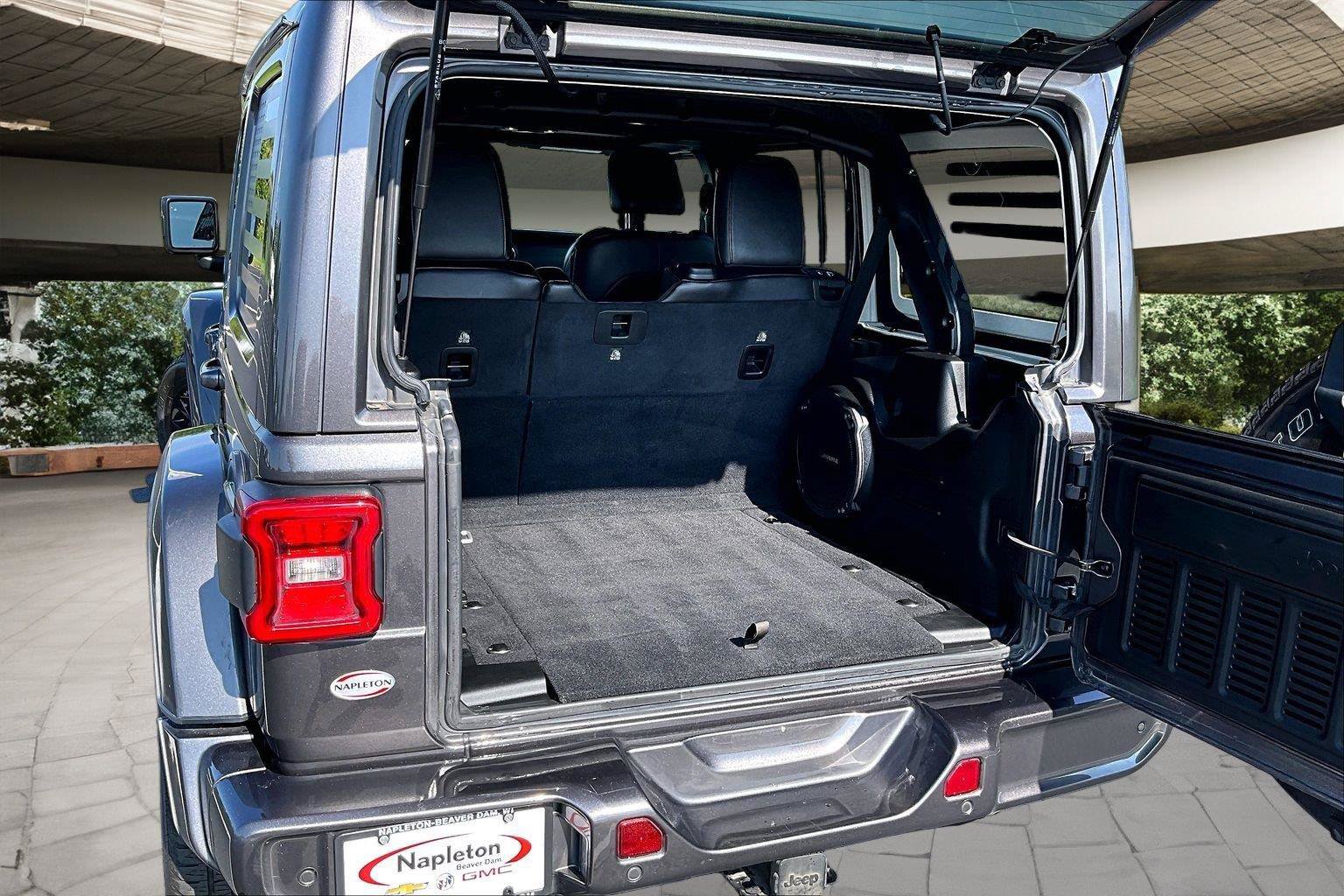 Used 2021 Jeep Wrangler Unlimited Sahara AWD/4WD image 5