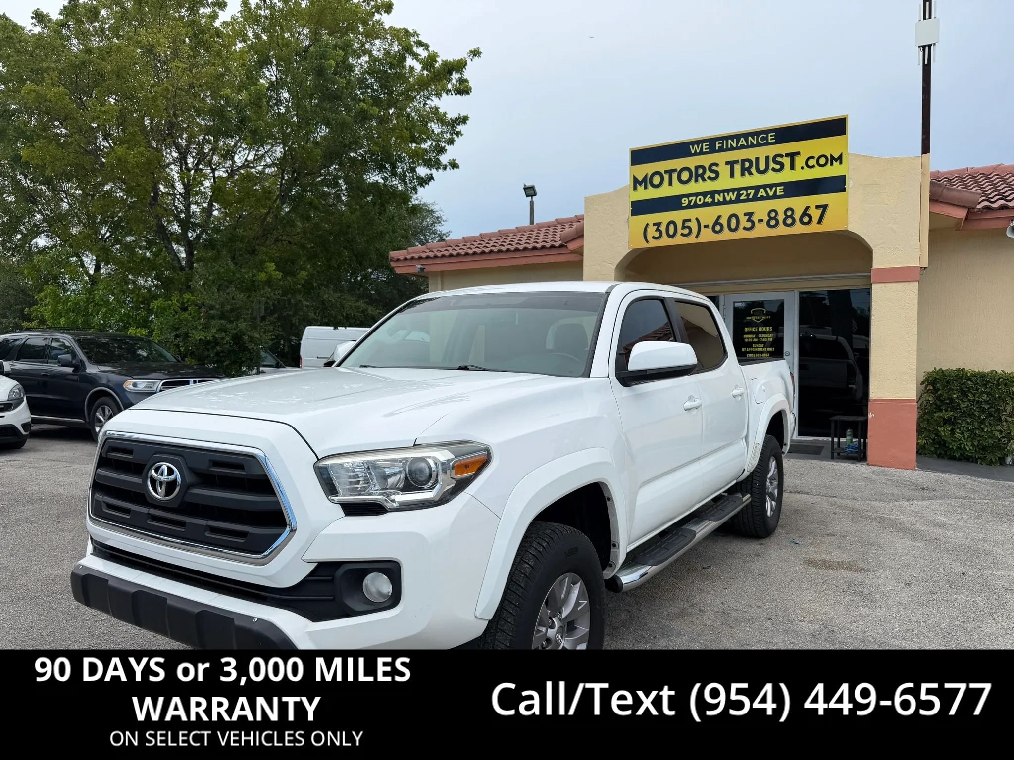 Used 2017 Toyota Tacoma SR5 w/ Tow Package RWD image 1