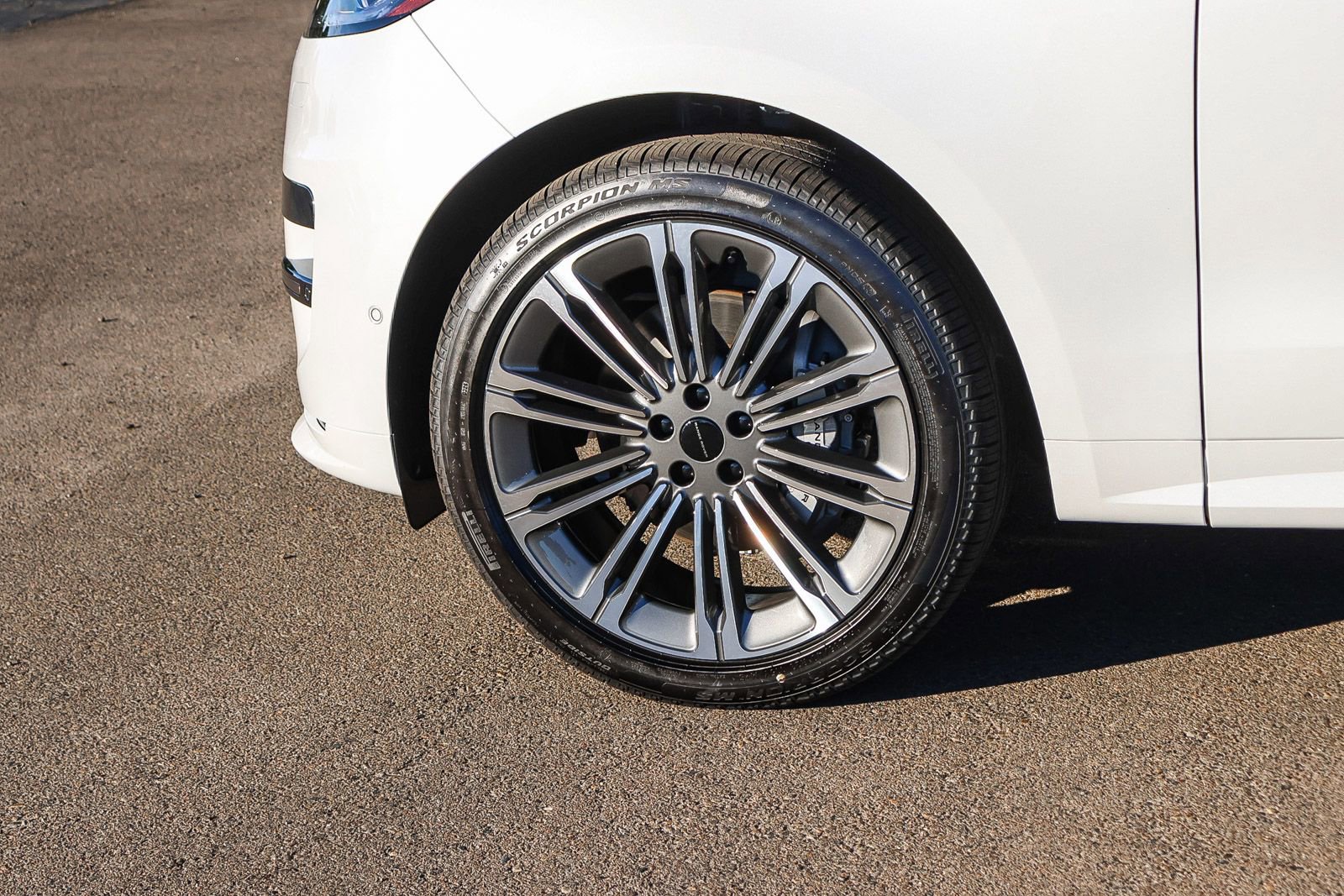 New 2026 Land Rover Range Rover Sport Dynamic SE image 9