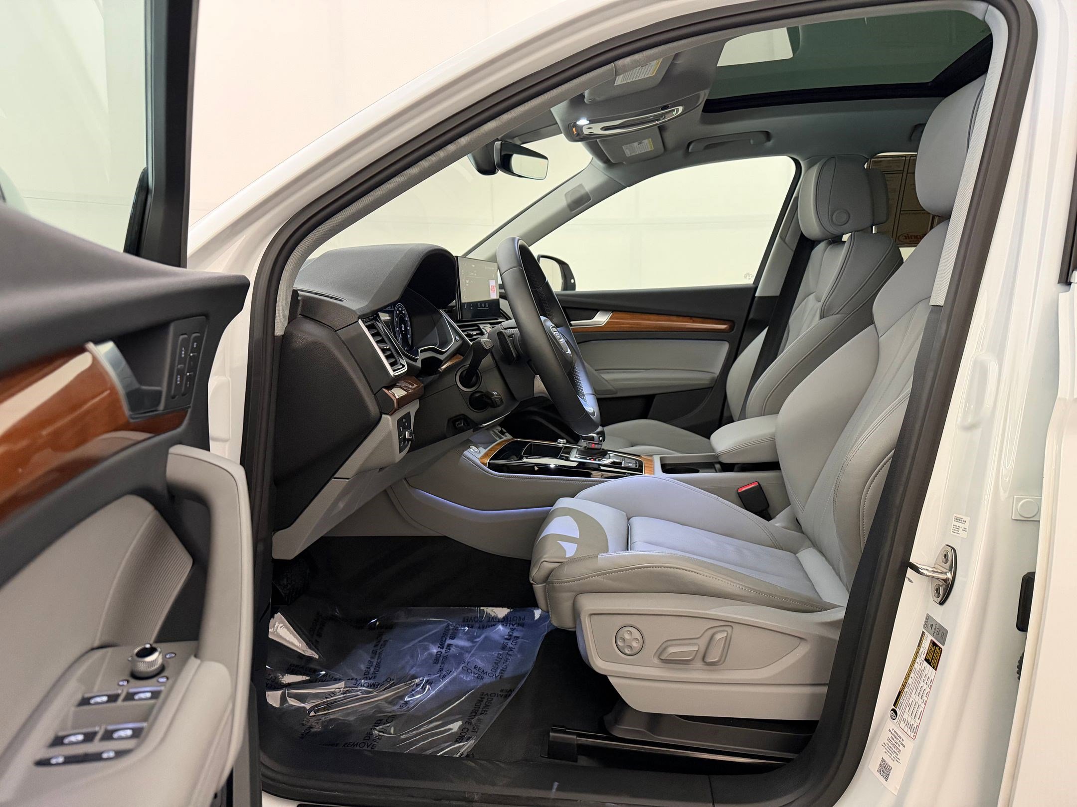 Certified 2023 Audi Q5 e Premium Plus w/ Premium Plus Package AWD/4WD image 5