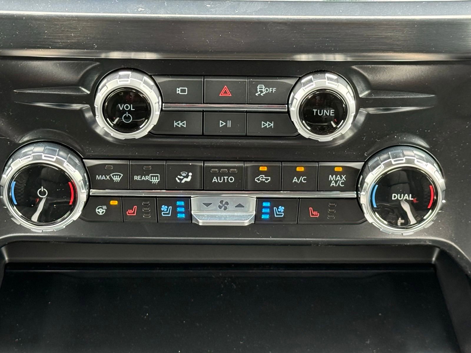 New 2026 Ford F250 Lariat w/ Black Appearance Package image 29