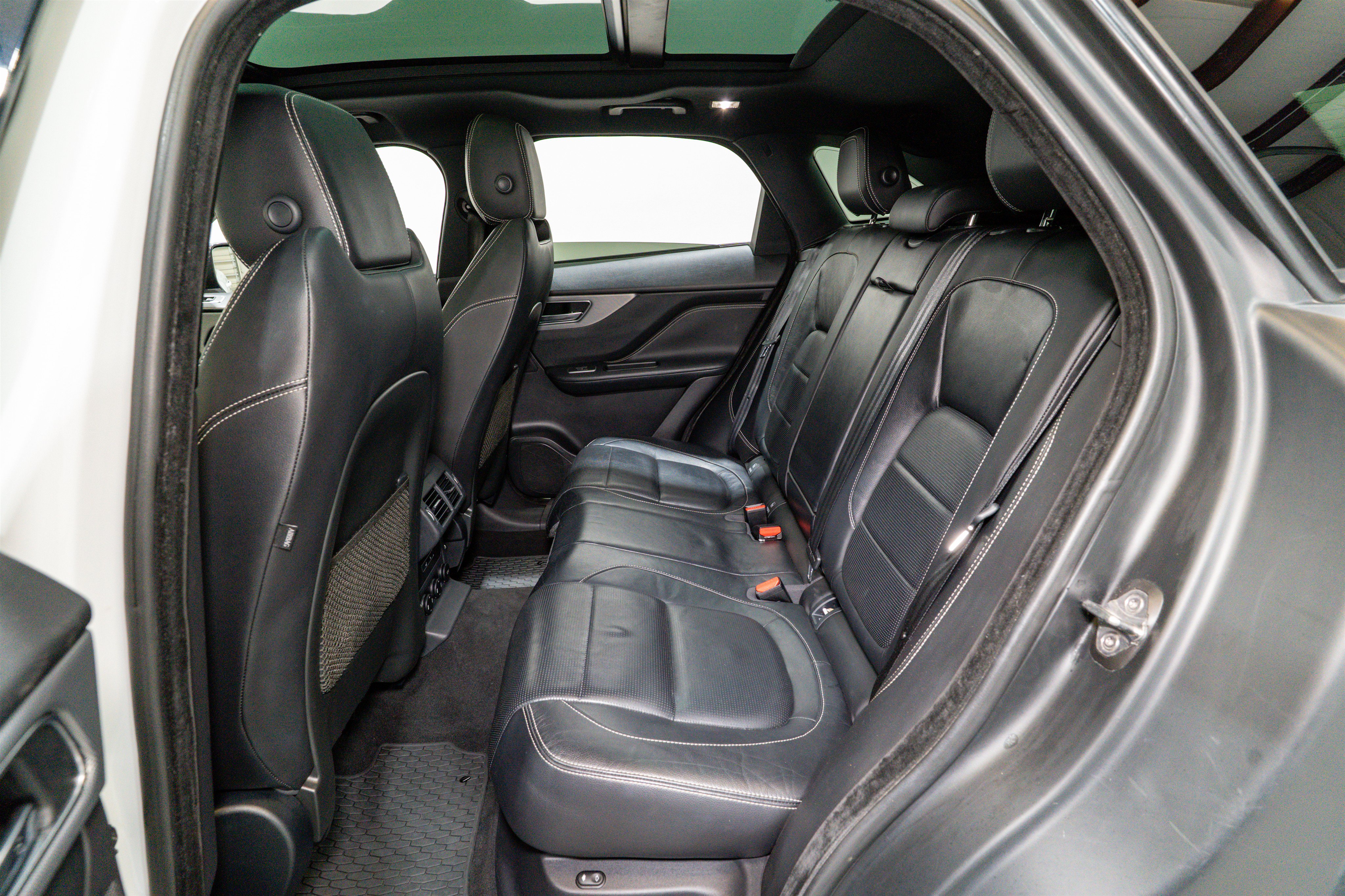 Used 2018 Jaguar F-PACE S AWD/4WD image 33