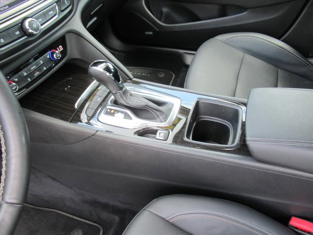 Used 2018 Buick Regal Essence w/ Driver Confidence Package #1 FWD image 18