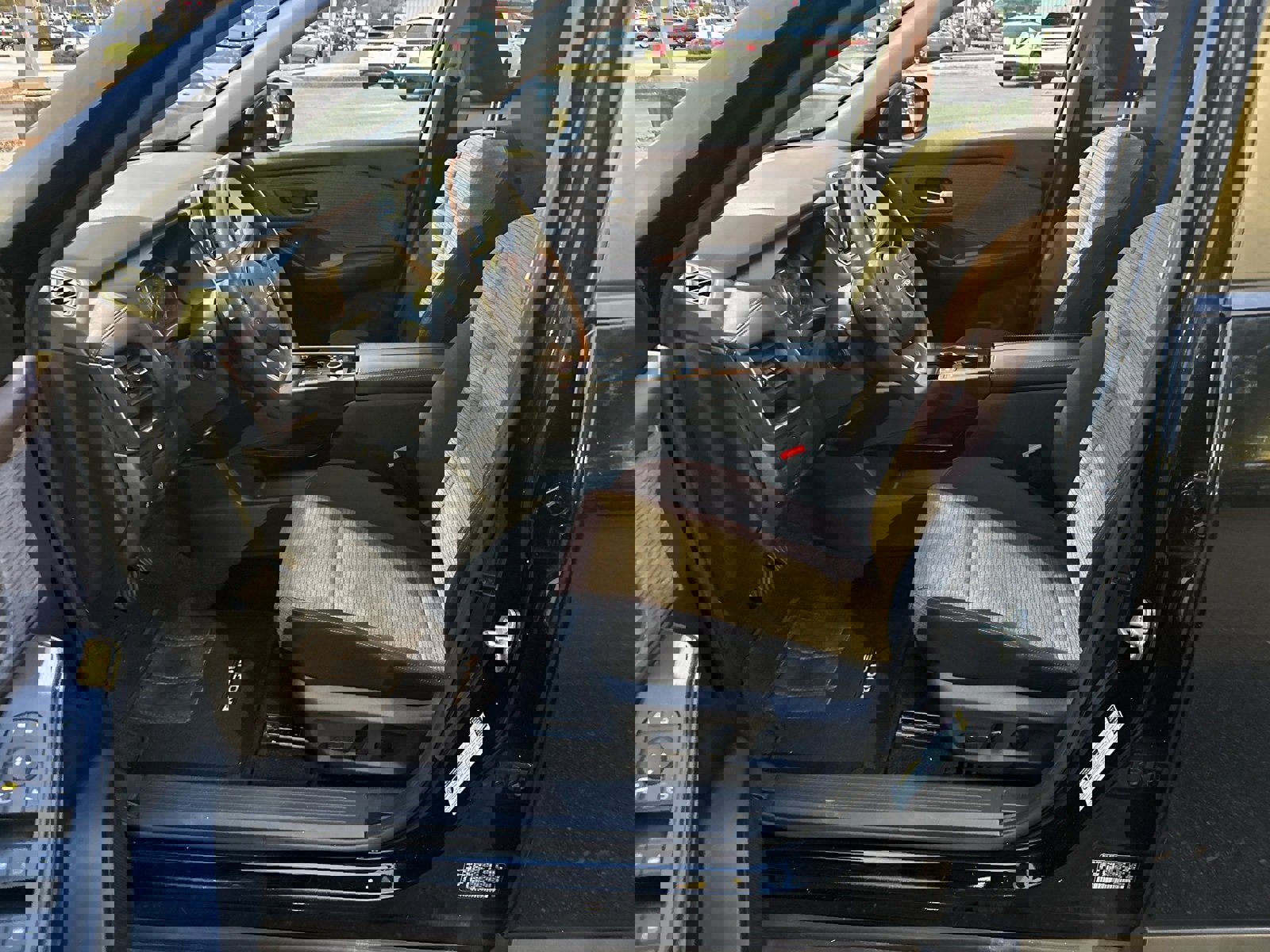 Used 2023 Nissan Rogue SV image 9