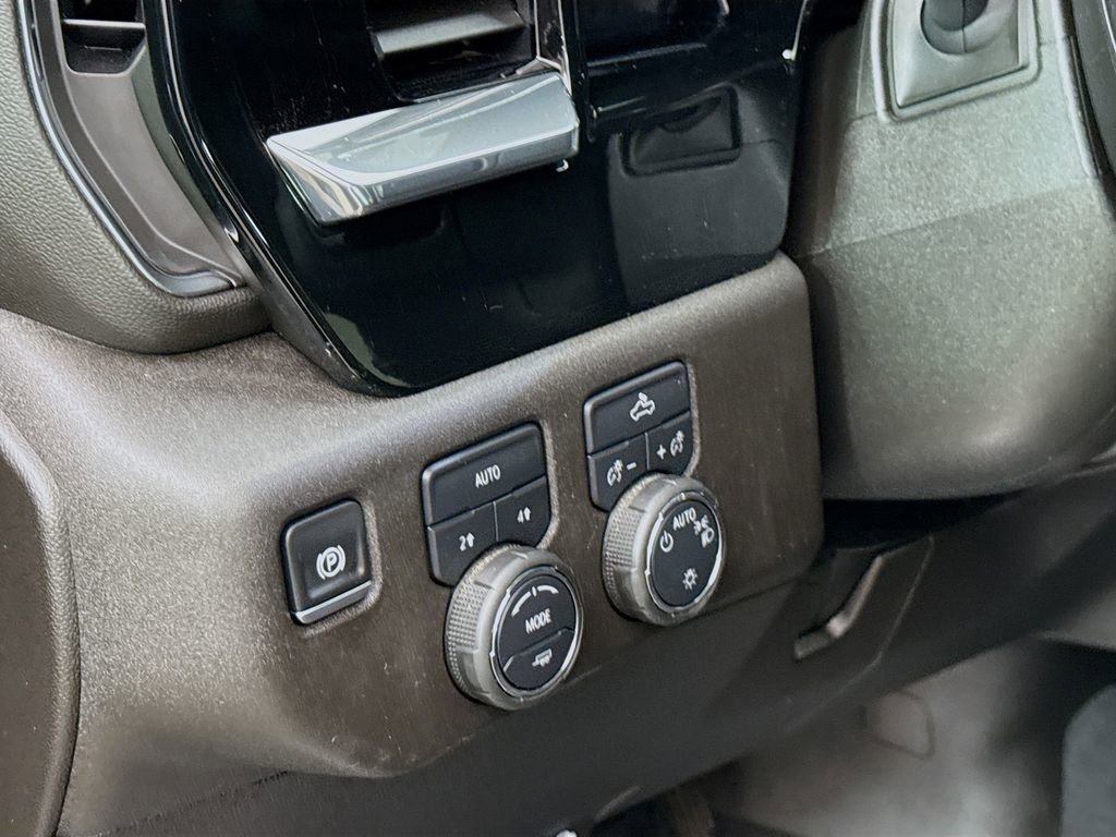Used 2025 Chevrolet Silverado 1500 LT AWD/4WD image 13