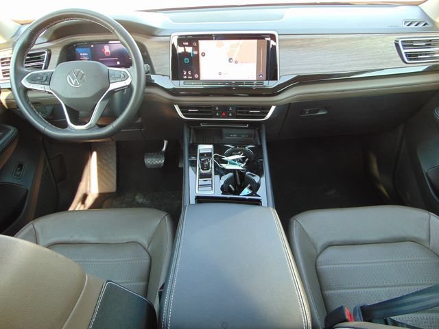 Used 2025 Volkswagen Atlas SEL AWD/4WD image 23