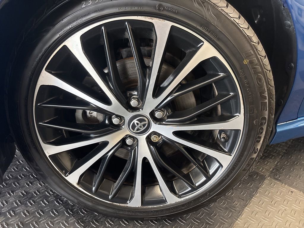 Used 2019 Toyota Camry SE FWD image 4