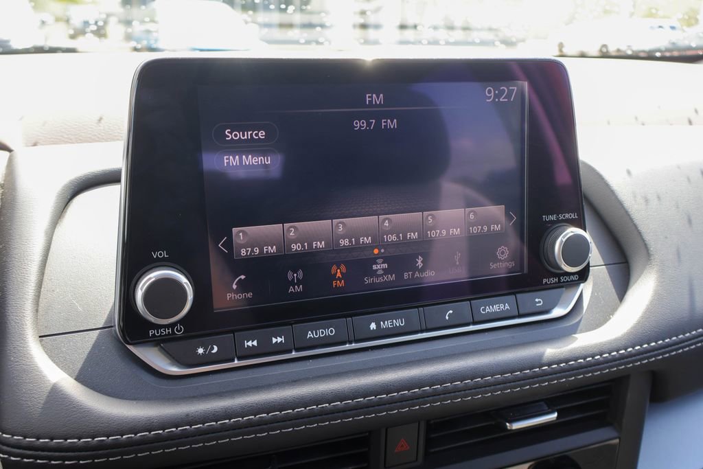 Used 2023 Nissan Rogue SV image 5