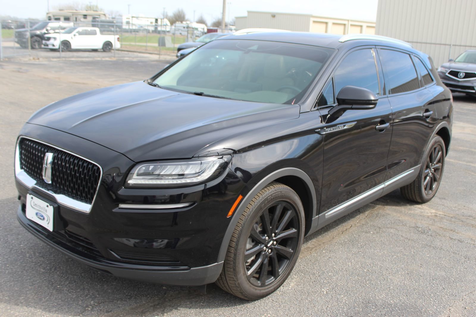 Used 2023 Lincoln Nautilus Reserve w/ Monochromatic Package image 2