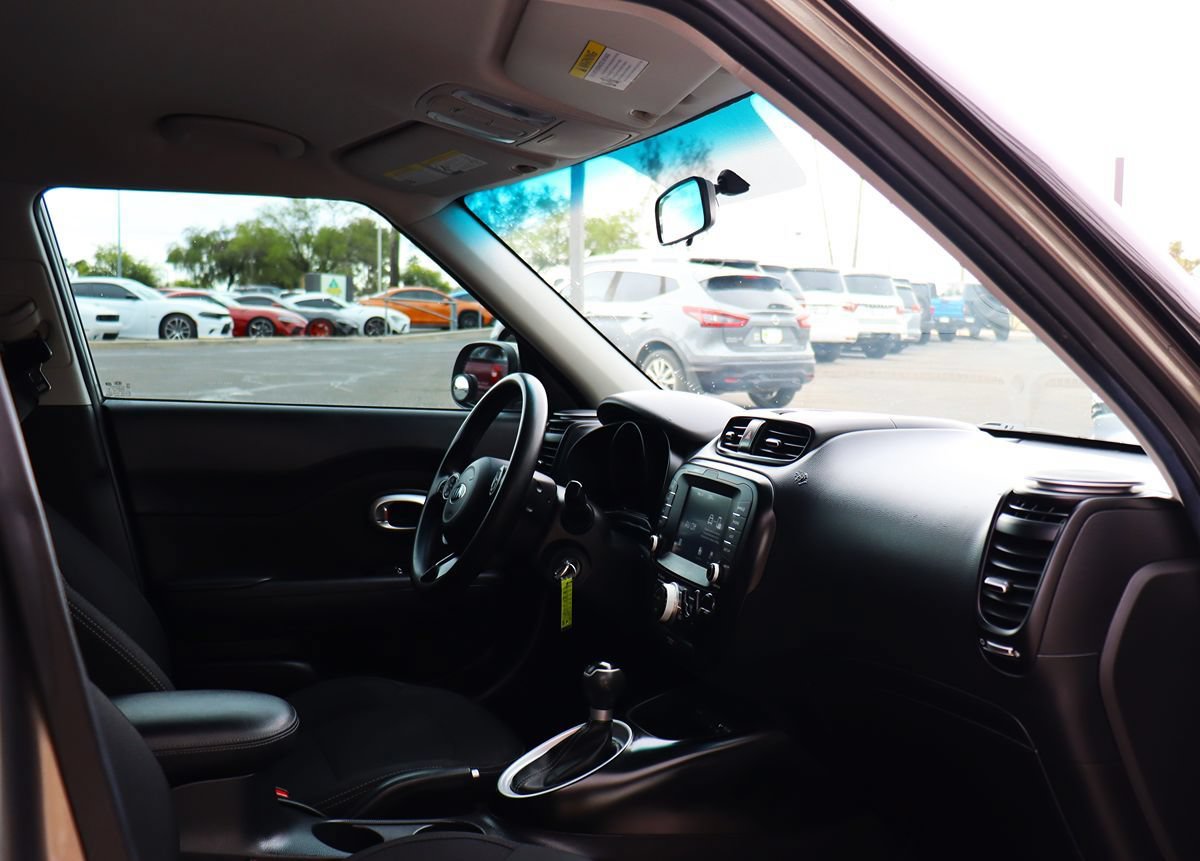 Used 2018 Kia Soul + FWD image 29