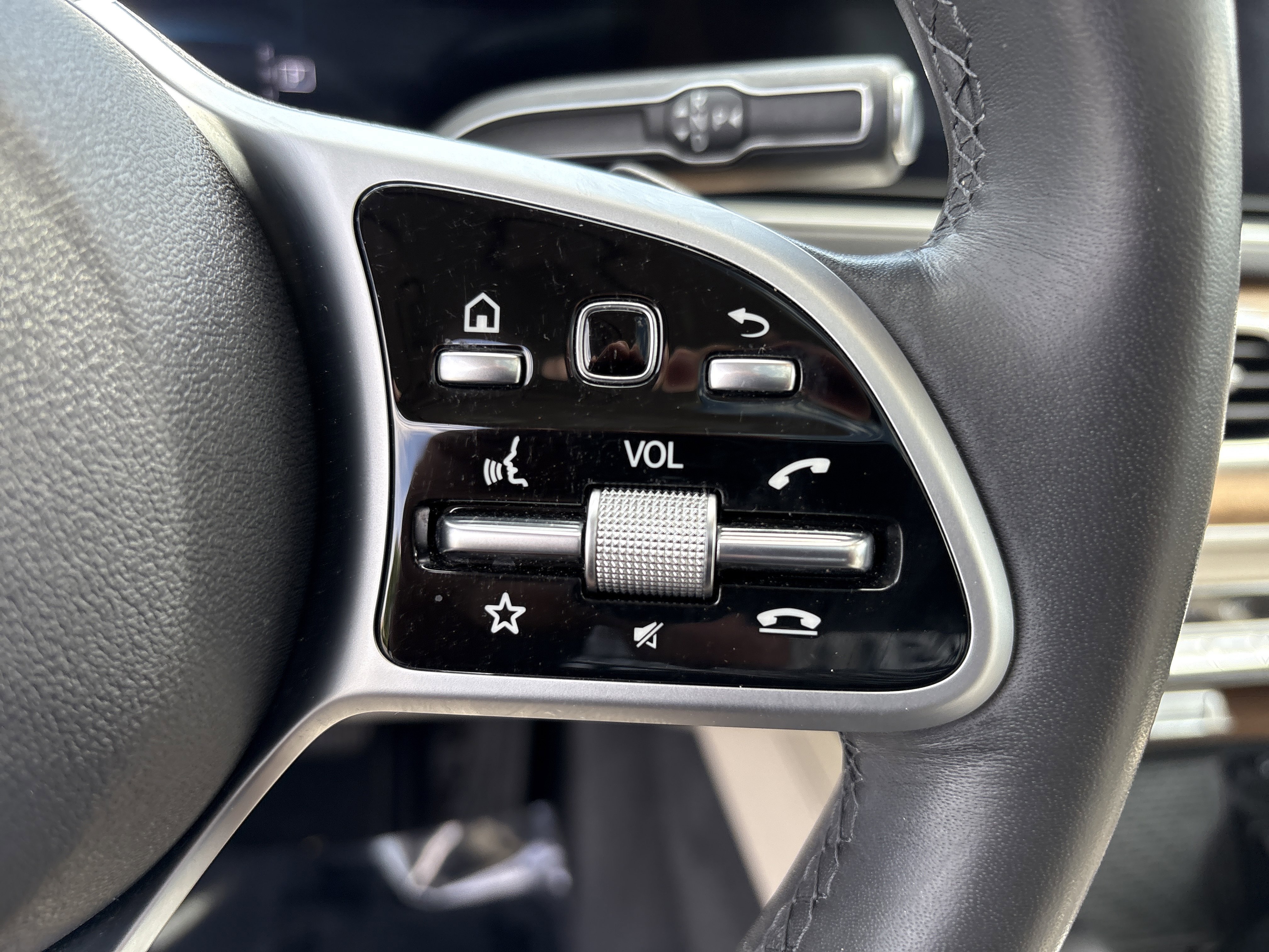 Used 2020 Mercedes-Benz GLS 450 4MATIC image 23