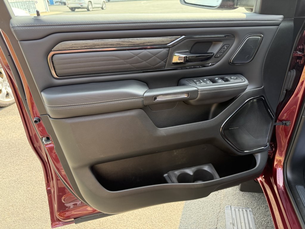 Used 2025 RAM 1500 Limited AWD/4WD image 18