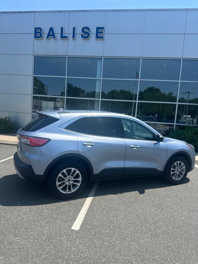 Used 2022 Ford Escape SE w/ Cold Weather Package AWD/4WD image 3