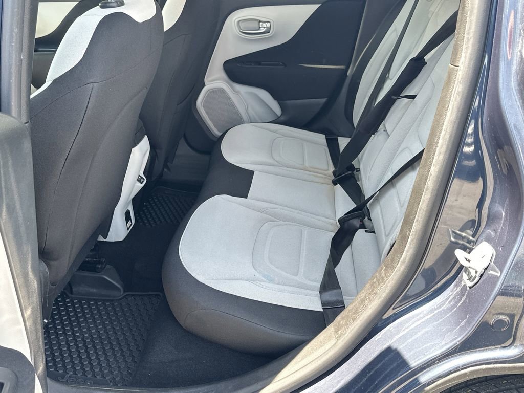 Used 2021 Jeep Renegade Latitude w/ Convenience Group image 21