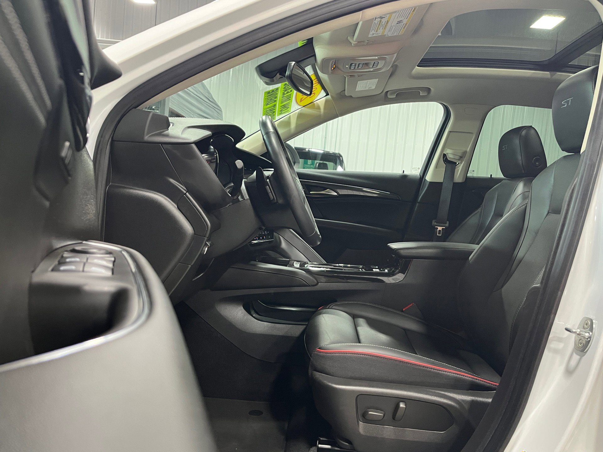 Certified 2022 Buick Envision Essence w/ Technology Package I image 13