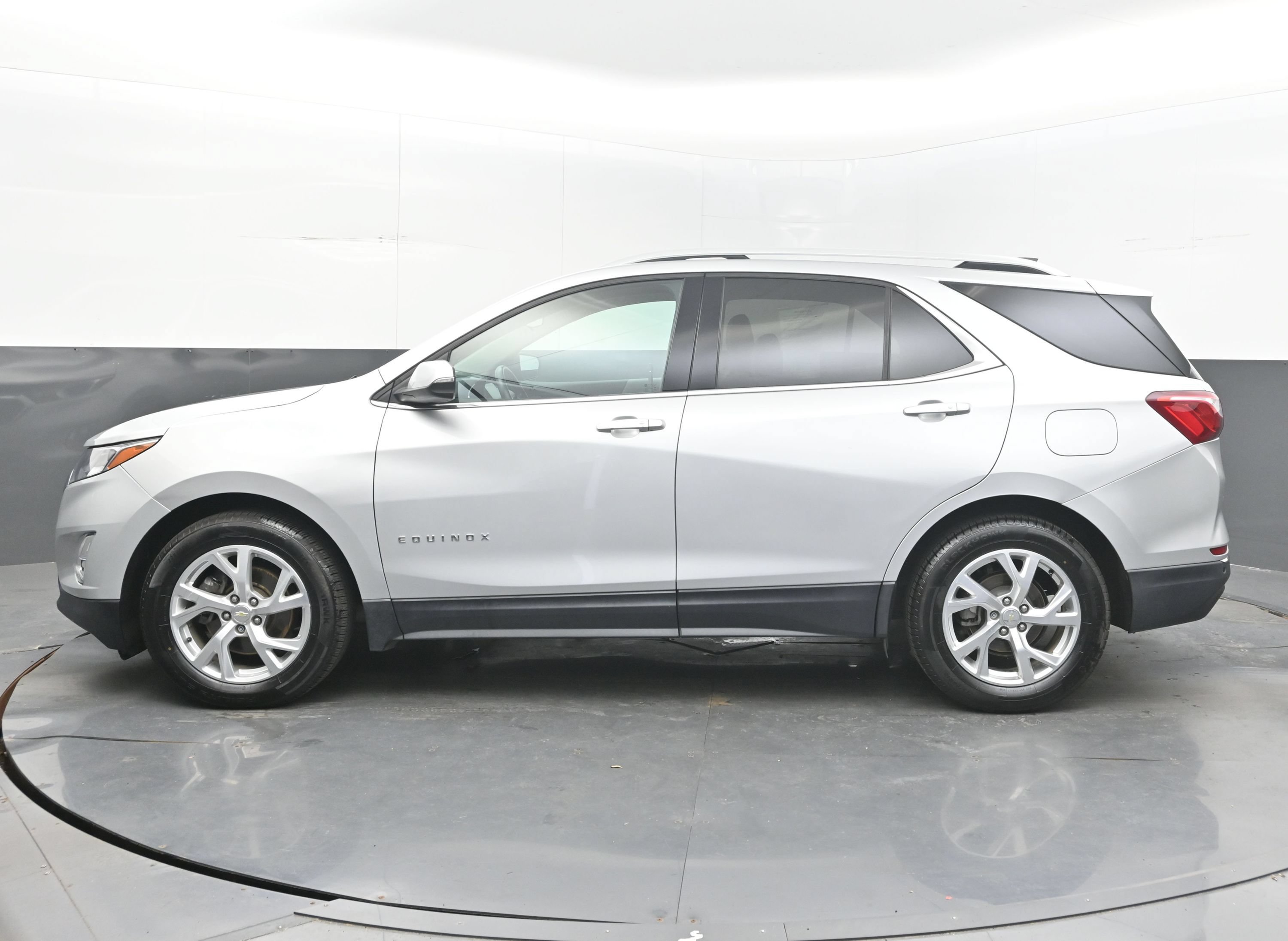 Used 2019 Chevrolet Equinox LT w/ Sun & Navigation Package FWD image 7