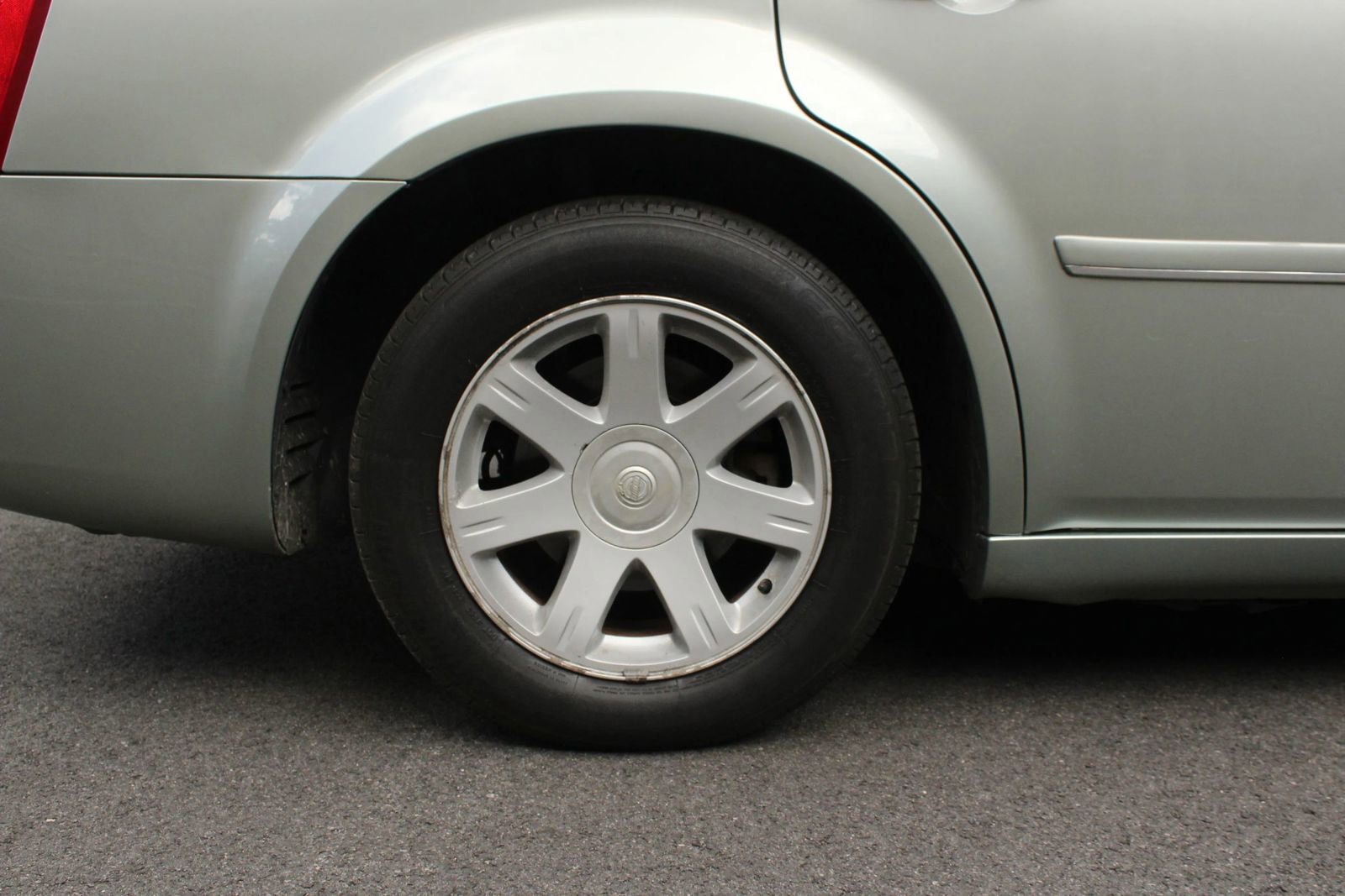 Used 2005 Chrysler 300 Touring RWD image 5