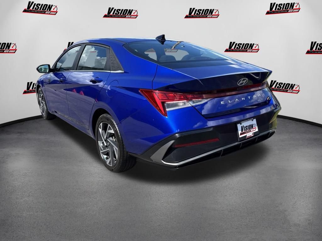 Certified 2025 Hyundai Elantra SEL FWD image 3