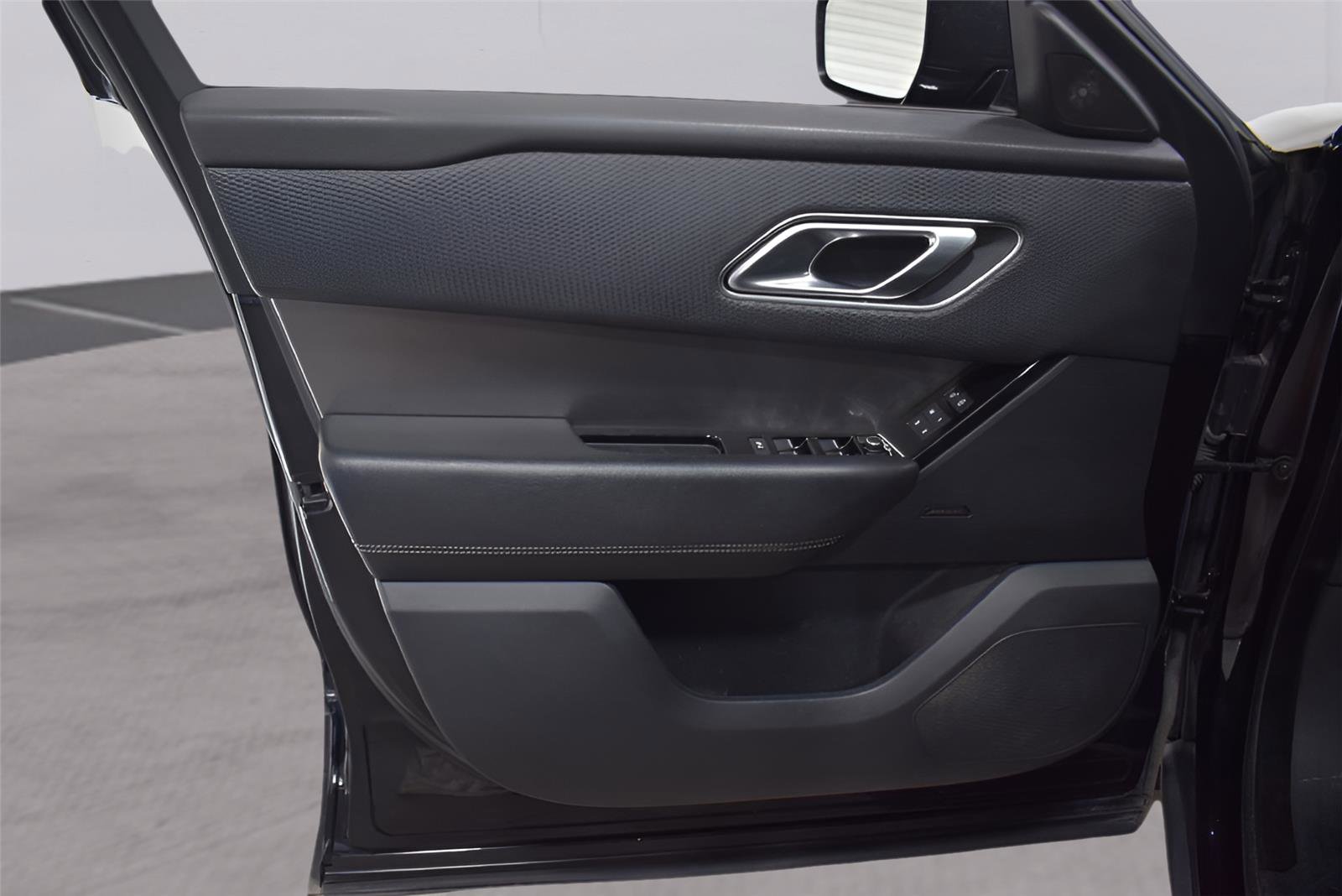 Used 2019 Land Rover Range Rover Velar S AWD/4WD image 9