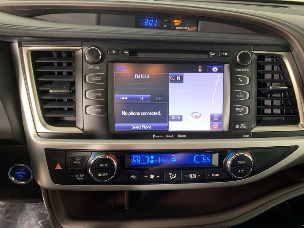 Used 2019 Toyota Highlander XLE AWD/4WD image 24