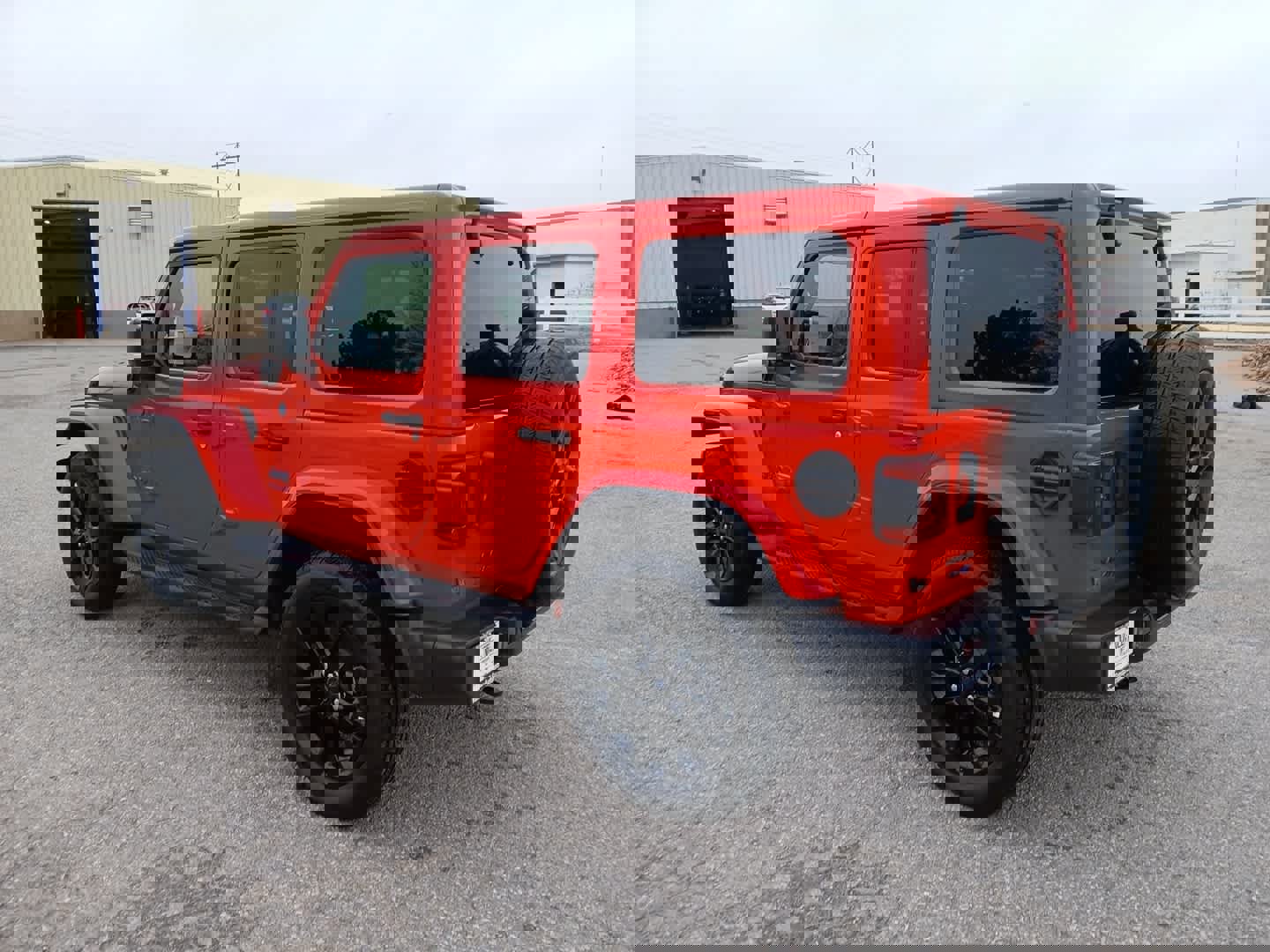 Used 2025 Jeep Wrangler Sahara image 4