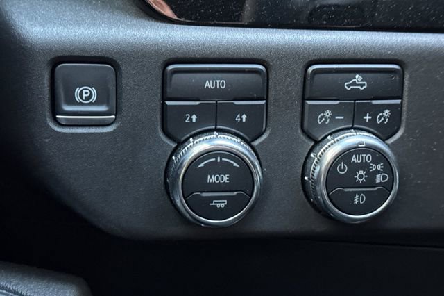 Used 2025 GMC Sierra 1500 Elevation image 38