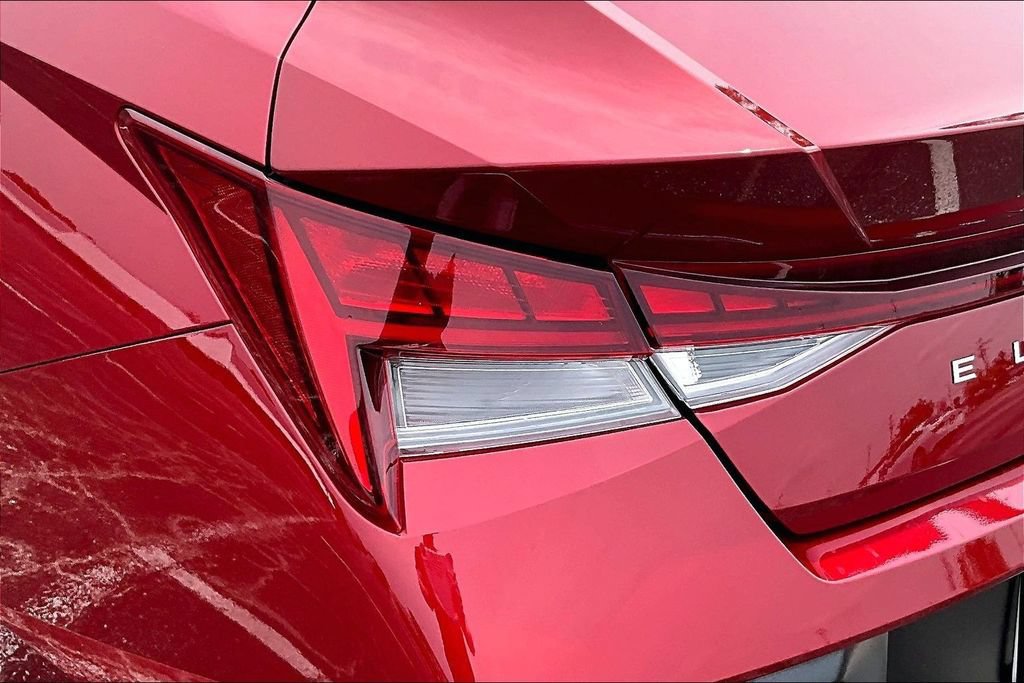 Used 2025 Hyundai Elantra SEL FWD image 28